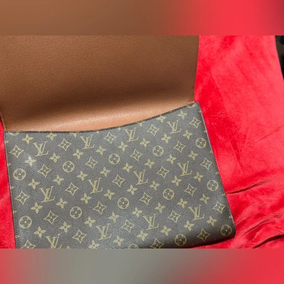 Louis Vuitton AUTHENTICATED Vintage Large Monogram Envelope - Picture 2 of 10